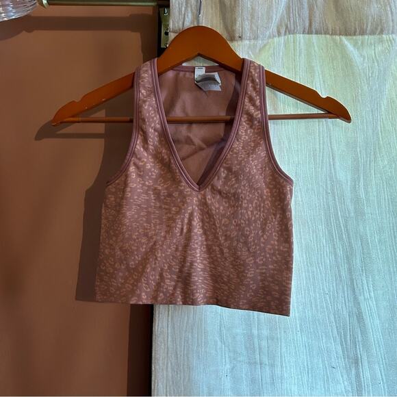 Athleta Aurora Seamless Crop Rib Tank Top Ocelot Spot Bright Peach Cheetah XS - Picture 3 of 8